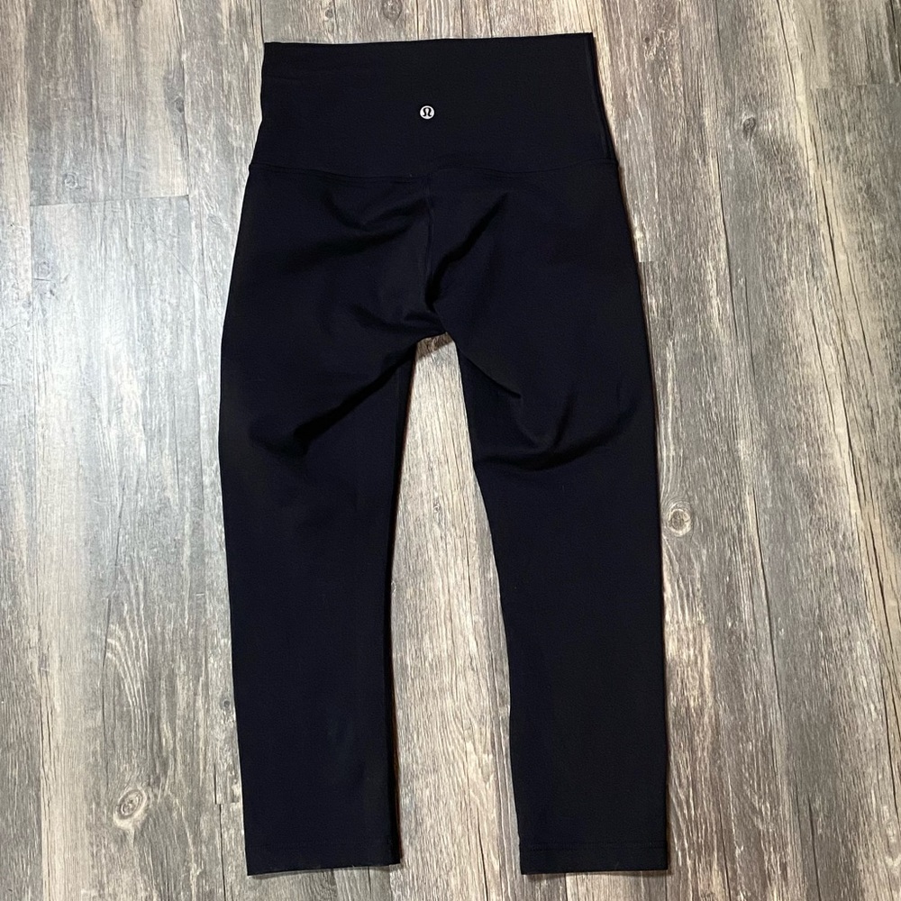 New Lululemon black cropped leggings